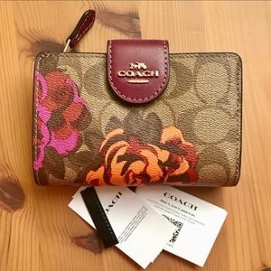 NWT Coach Medium Corner Zip Wallet In Signature Canvas With Jumbo Floral
Print